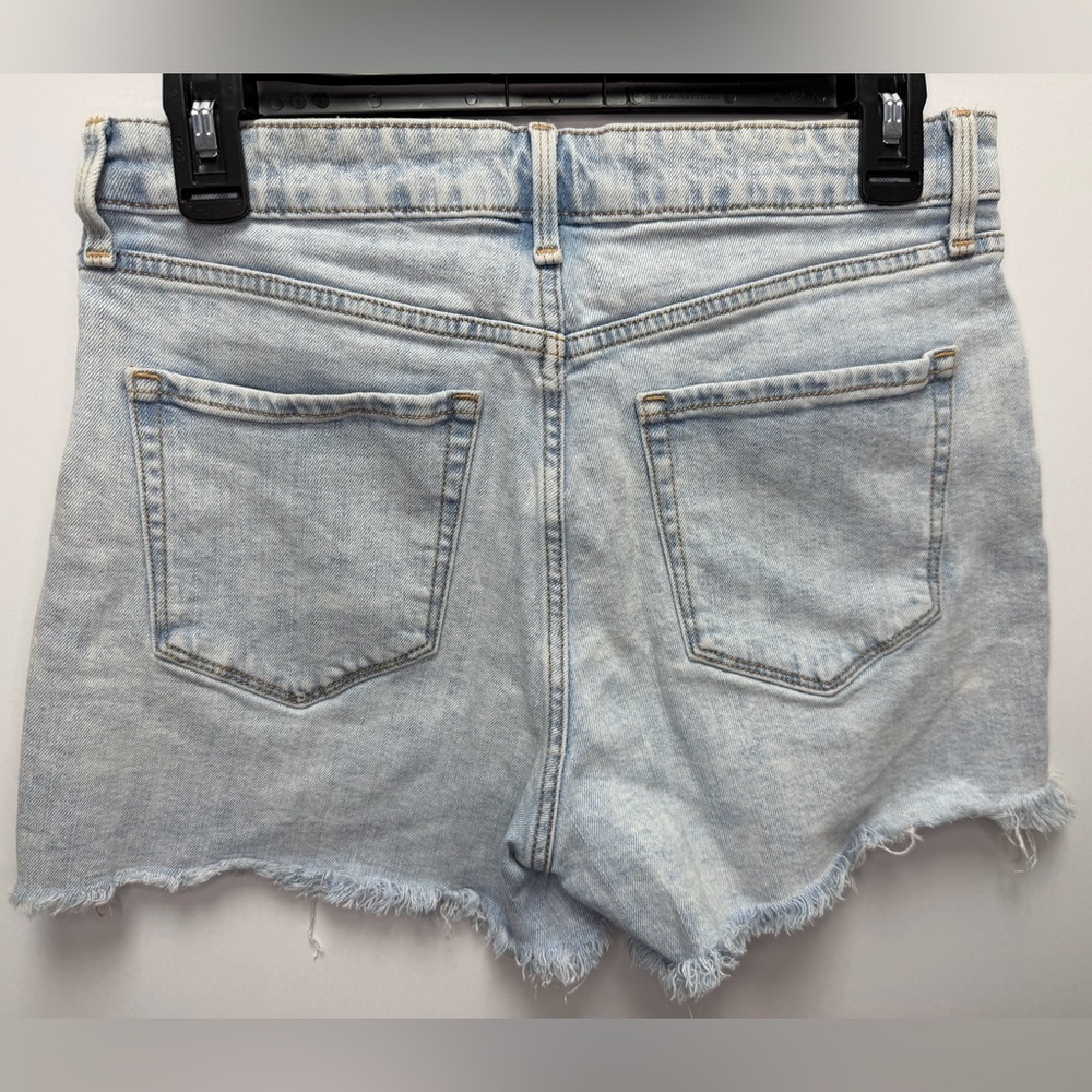 Old Navy High Rise Secret Slim Pockets Light Wash Distressed Jean Shorts Size 6 - Picture 2 of 4